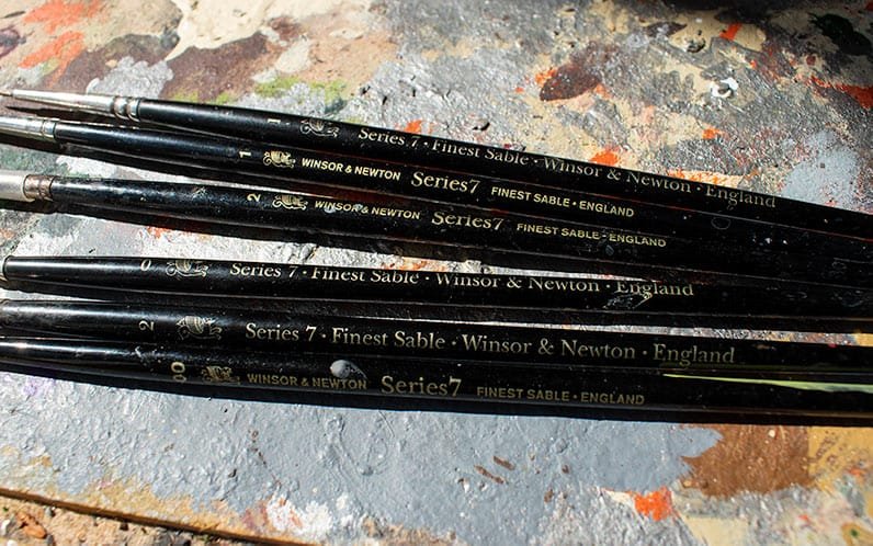 A picture of a lot of different series 7 miniature brushes for Warhammer