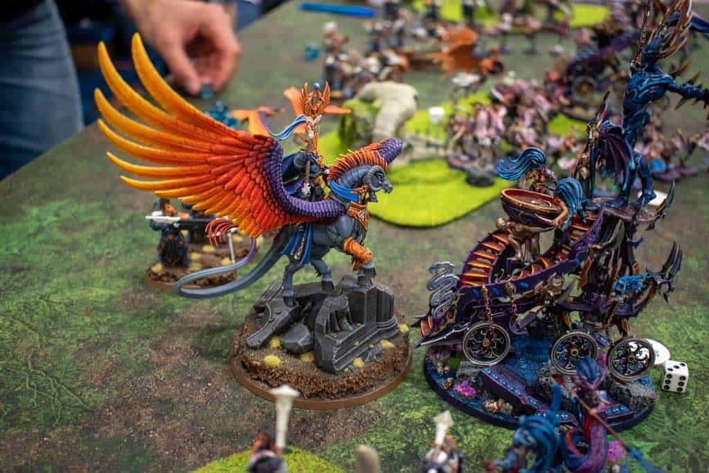 An image of the game Warhammer: Age of Sigmar being played