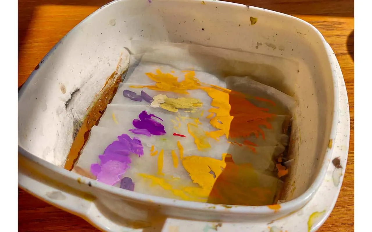 A cheap DIY wet palette made from household items