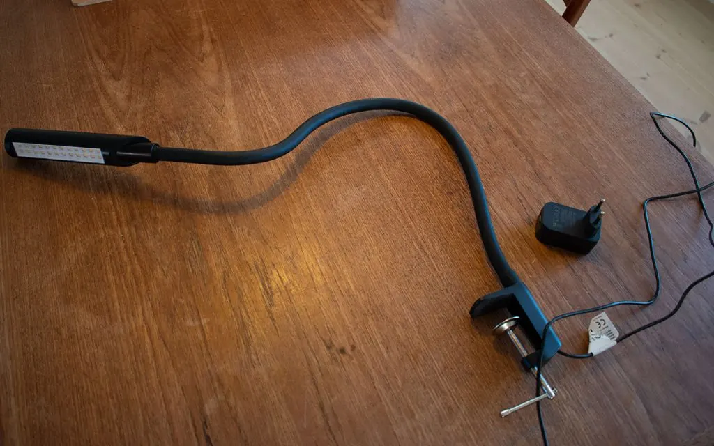 Image showing the Uberlight Flex neck and how much it can bend